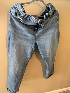 American Eagle Outfitters Washed Light Blue Boyfriend Jeans